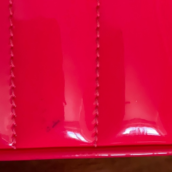 SAINT LAURENT Hot Pink Vicky Patent Leather Crossbody Bag - Picture 14 of 16